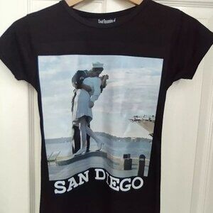 *NWOT* V-J Day Kiss In Times Square Unconditional Surrender WWII San Die…